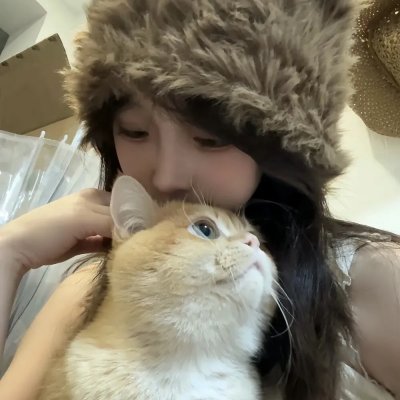 中间女孩
